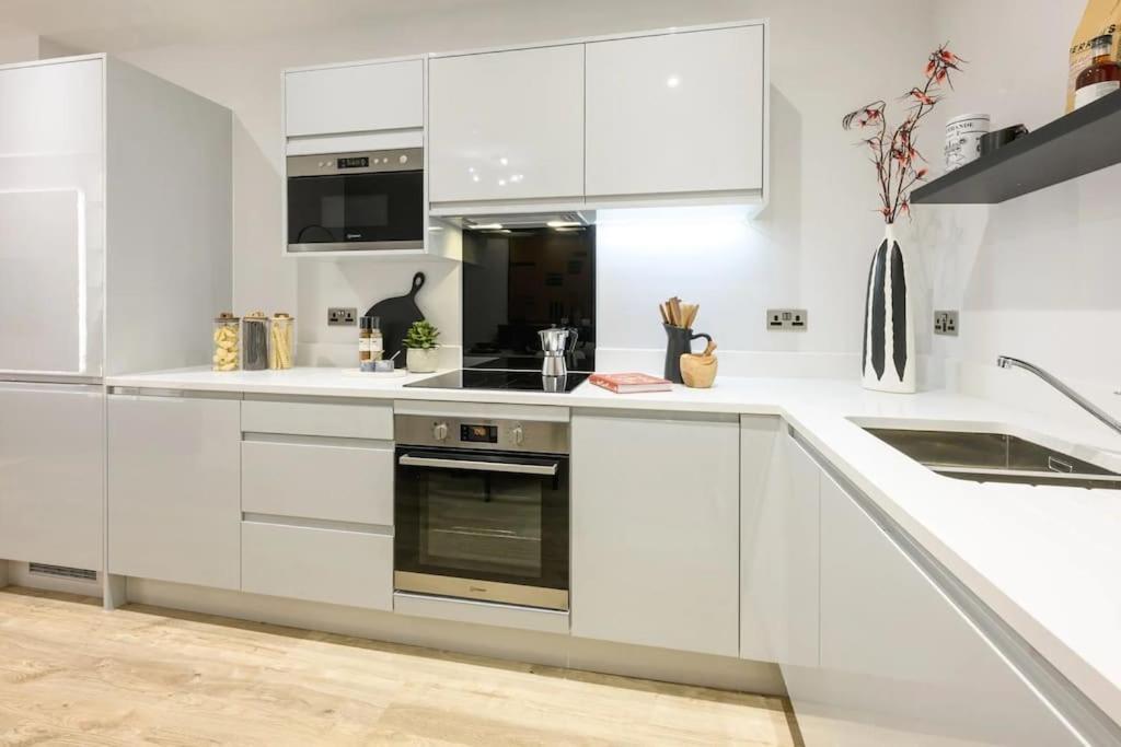 Lux 3bdr Riverside Duplex Mansionette By Lcy & Excel I 20mins To Appartamento *